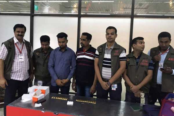 শাহজালালে দুই কেজি স্বর্ণের বারসহ আটক ২ 