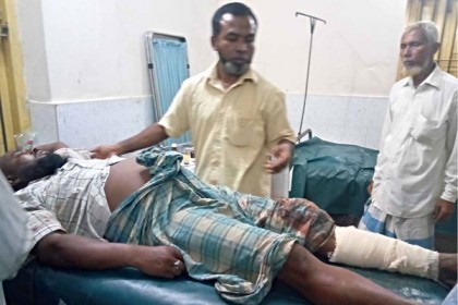 রায়পুরে কৃষককে কুপিয়ে হত্যার চেষ্টা 

