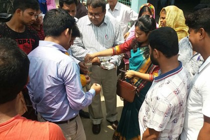 মুজিবনগরে সরকারি ভাবে ধান ক্রয়ের উদ্বোধন

