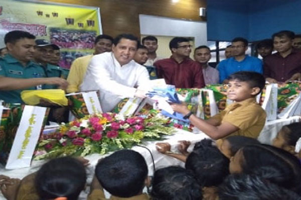 পথশিশুদের নিয়ে ডিসি বিপ্লবের ইফতার পার্টি