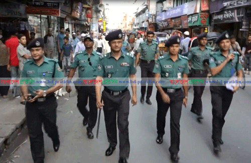 ঈদ বাজার নিরাপত্তায় কঠোর অবস্থানে পুলিশ