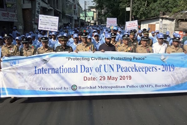 আন্তর্জাতিক শান্তিরক্ষী দিবসে বরিশালে পুলিশের র‌্যালি ও আলোচনা