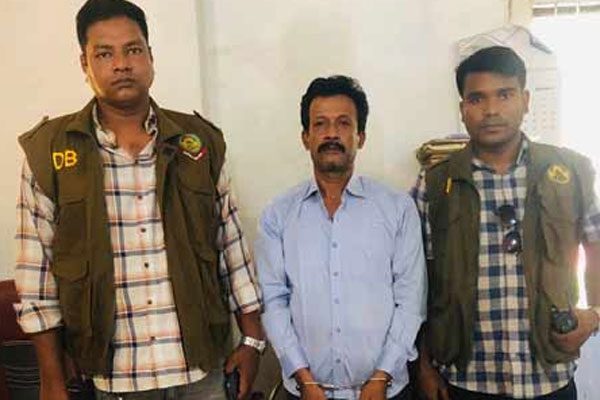 চট্টগ্রামে ১৪ মামলার আসামি অস্ত্রসহ গ্রেফতার