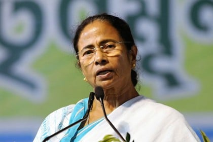 মমতার মন্ত্রিসভায় রদবদল 