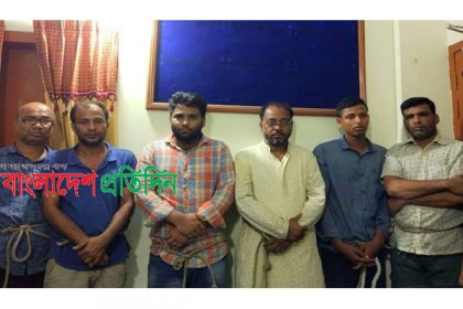 চট্টগ্রাম বিআরটিএতে অভিযান, আটক ১৫