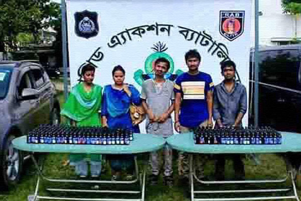 কৃষি মন্ত্রণালয়ের স্টিকার লাগানো গাড়ি থেকে মাদক উদ্ধার, নারীসহ আটক ৫
