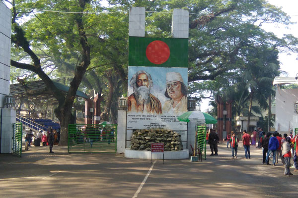 ৮ দিনের ছুটির ফাঁদে বেনাপোল স্থলবন্দর, ট্রাক জটের শঙ্কা