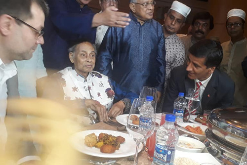 এরশাদের ইফতারে কূটনীতিক ও রাজনীতিবিদদের মিলনমেলা