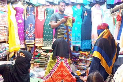 রায়পুরে জমে উঠেছে ঈদের কেনাকাটা