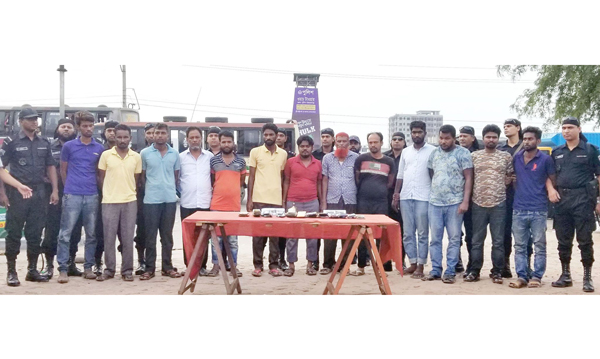 ঢাকা-চট্টগ্রাম মহাসড়কে র‌্যাবের অভিযানে ১৩ পরিবহন চাঁদাবাজ আটক
