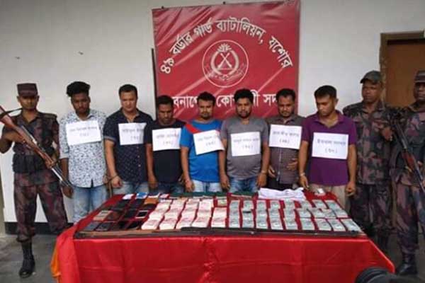 বেনাপোল সীমান্তে বৈদেশিক মুদ্রাসহ ৭ পাচারকারী আটক