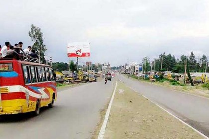 ঢাকা-টাঙ্গাইল মহাসড়কে যানবাহনে ধীর গতি