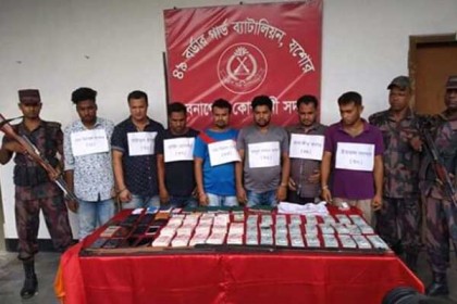বেনাপোল সীমান্তে বৈদেশিক মুদ্রাসহ ৭ পাচারকারী আটক