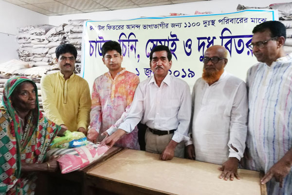 ফরিদপুরে নদী ভাঙন কবলিতদের মাঝে ঈদ সামগ্রী বিতরণ