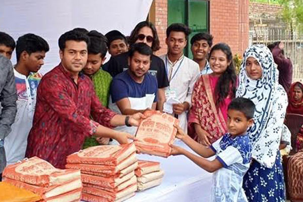 ৩৯ শিশুকে ঈদ উপহার