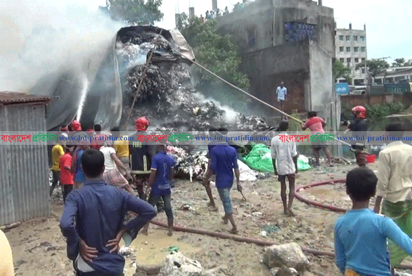 গাজীপুরে তুলার গুদামে অগ্নিকাণ্ড