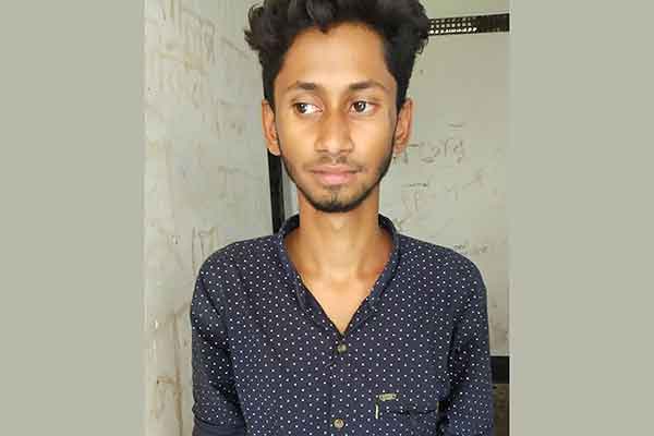 স্কুলছাত্রীর হাত ধরে টানাটানি, বখাটে গ্রেফতার