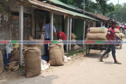 ঠাকুরগাঁওয়ে ভিজিএফ’র চাল বিক্রি হচ্ছে দোকানে!