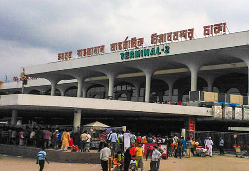 ফ্লাইট বাতিলের জেরে শাহজালালে ভাঙচুর