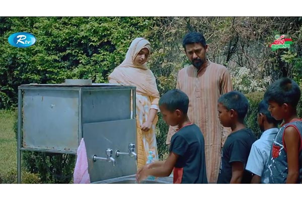 শিশুদেরকে পরিচ্ছন্নতা শিখালো রাইসা


