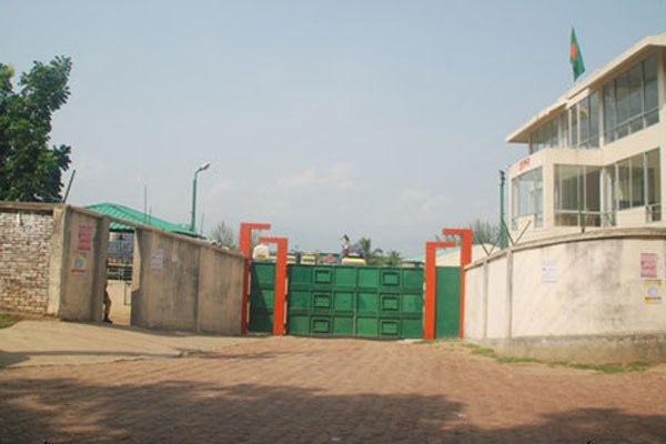 ৫ দিন টেকনাফ স্থলবন্দরে পণ্য উঠা-নামা বন্ধ
