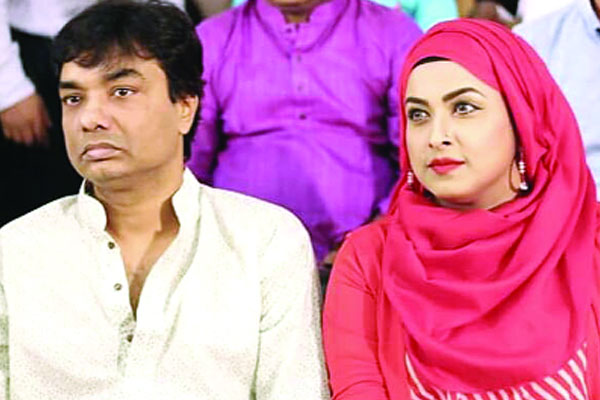 বিশ্বকাপের গানে রুমা-আগুন