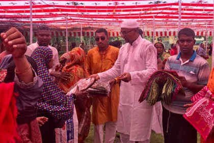২০ হাজার মানুষকে ঈদ বস্ত্র বিতরণ এমপির