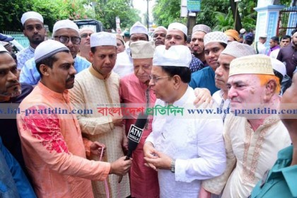 শাহজালাল দরগাহ মসজিদে মুহিত-মোমেনের ঈদের নামাজ আদায়