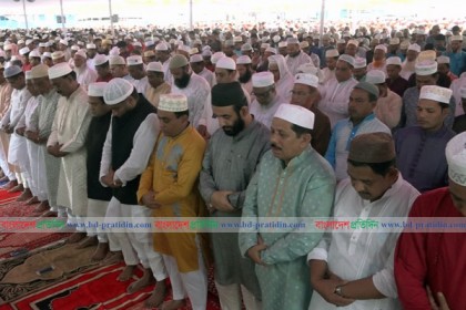বরিশালে কঠোর নিরাপত্তায় ঈদের নামাজ আদায়