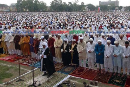 দিনাজপুরের ঐতিহাসিক গোর-এ শহীদ মাঠে ঈদ জামাত অনুষ্ঠিত