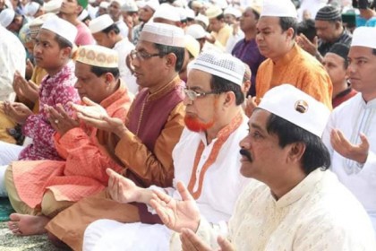 কুমিল্লা কেন্দ্রীয় ঈদগাহে প্রধান ঈদ জামাত অনুষ্ঠিত