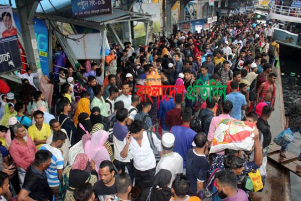 আজও ঢাকা ছাড়ছে অসংখ্য মানুষ


