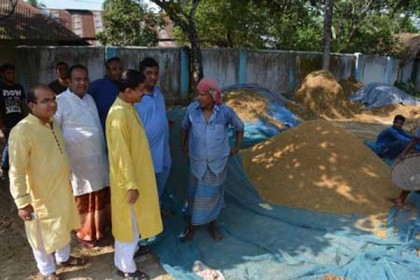 ঈদ উৎসবে বীরগঞ্জে কৃষকের পাশে এমপি গোপাল