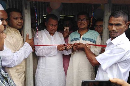 নোয়াখালীতে ঘূর্ণিঝড় ‘ফণী’র প্রভাবে ক্ষতিগ্রস্তরা পেল ঘর