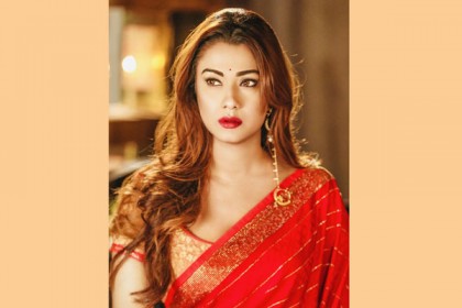 ‘নোলক’ দেখে দর্শকরা হাসছেন আবার কাঁদছেন : ববি