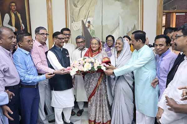 ত্রিদেশীয় সফর শেষে দেশে ফিরলেন প্রধানমন্ত্রী