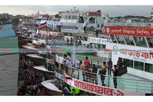 ঈদ শেষে এবার রাজধানীতে ফেরার পালা, নৌ পথে ভীড়