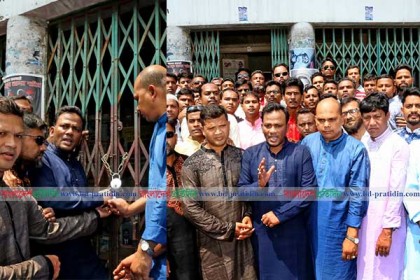তালা খুলে দেওয়ায় সরগরম হল বগুড়ার বিএনপি অফিস 