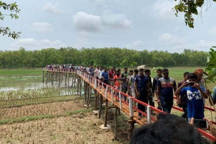 
দিনাজপুরের বিনোদন কেন্দ্রগুলোতে উপচেপড়া ভীড়