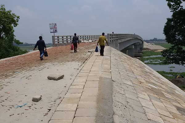 পাগলা নদীর ওপর নির্মিত সেতুটি ব্যবহার উপযোগী হচ্ছে