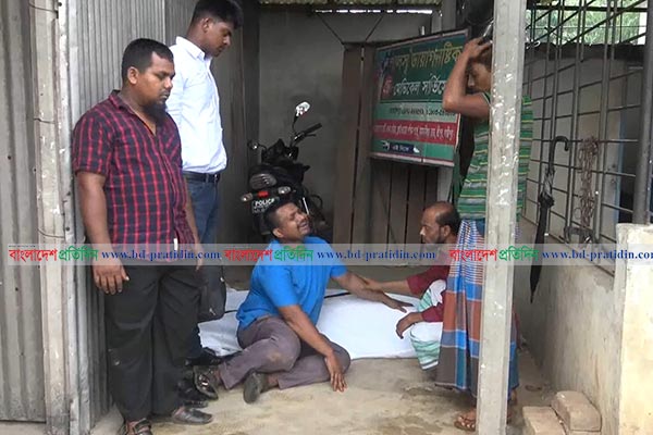 চলন্ত বাস থেকে ফেলে চাকায় পিষ্ট করে যাত্রীকে হত্যা!