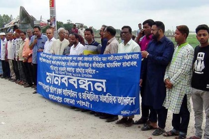 জামালপুরে নদী থেকে অবৈধ বালু উত্তোলন বন্ধের দাবি