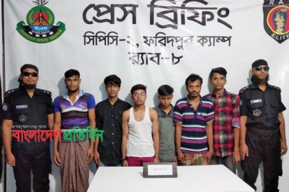 ফরিদপুরে ৬ বিকাশ প্রতারক আটক