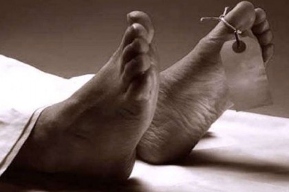 ট্রেনের ছাদ থেকে পড়ে প্রাণ গেল যুবকের