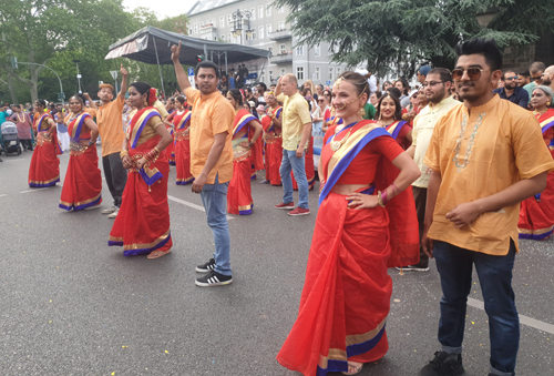 বার্লিনে আন্তর্জাতিক কার্নিভাল উৎসবে বর্ণিল বাংলাদেশ