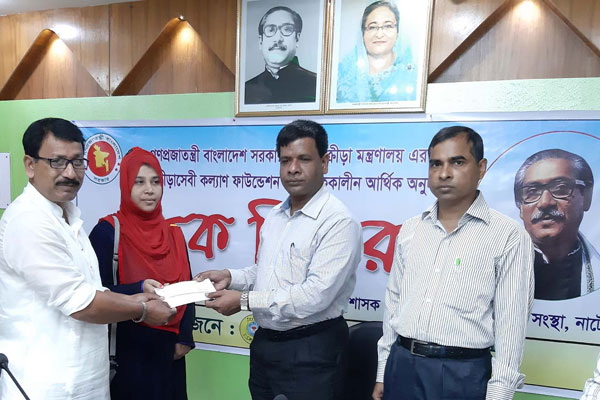 নাটোরে অস্বচ্ছল ক্রীড়াবিদ ও সংগঠকদের 
আর্থিক অনুদান