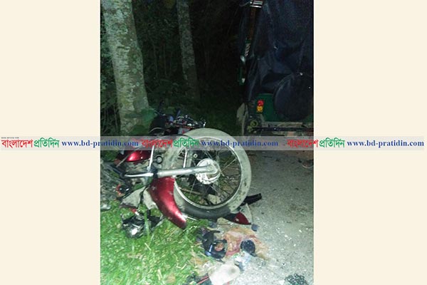 তাড়াইলে মোটরসাইকেলের সাথে সংঘর্ষে অটো যাত্রী নিহত