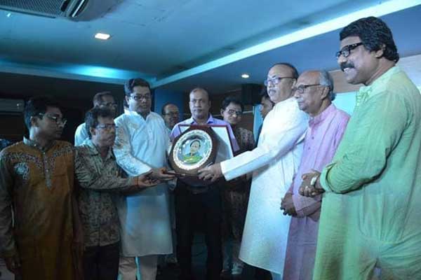 মেয়র লিটনকে সংবর্ধনা দিল আরইউজে