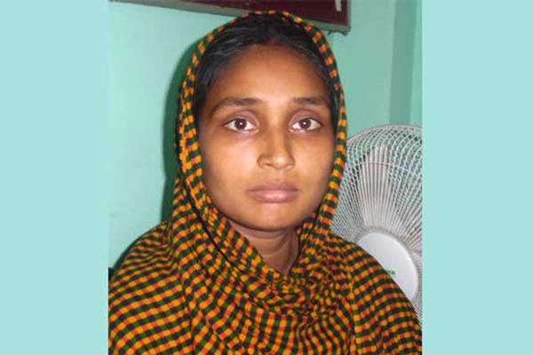 লাশ দাফনের একদিন পর জানা গেল গোলাপি জীবিত!
