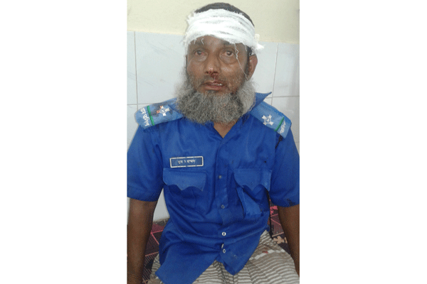 গ্রাম পুলিশ ও দুই ইউপি সদস্যকে পিটিয়েছে ছাত্রলীগ নেতা